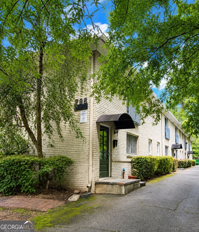 Building Photo - 798 St Charles Ave NE Unit 6