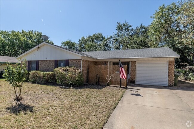 Building Photo - 817 Edgehill Dr Rental