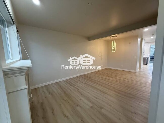 Photo - Modern condo, conveniently located! Unit H101