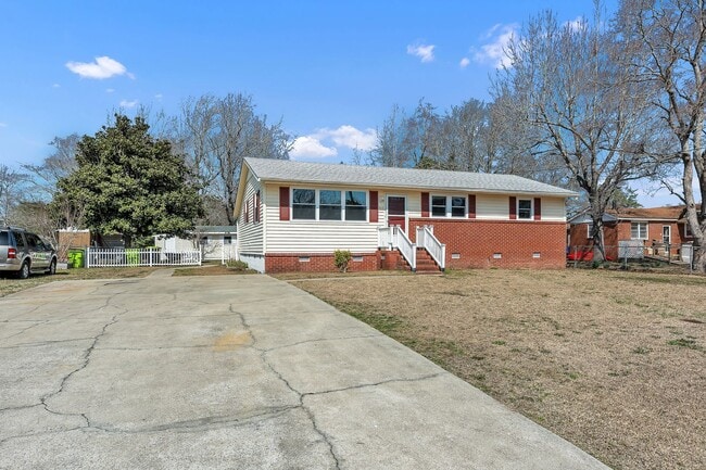 Photo - 306 Glancy St