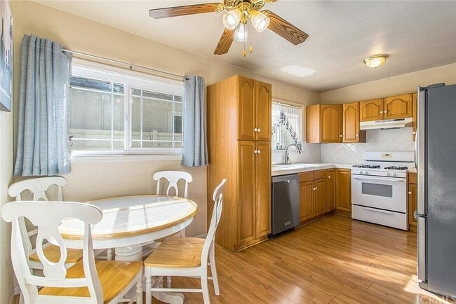 Photo - 581 W 29th St