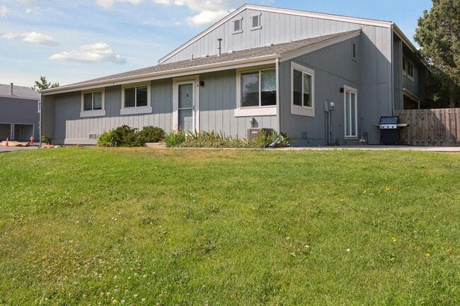 Photo - Fall 2026 Pre-Leasing!! Beautifully Renovated 3bed / 2bath in PRIME Boulder location with POOL !!!