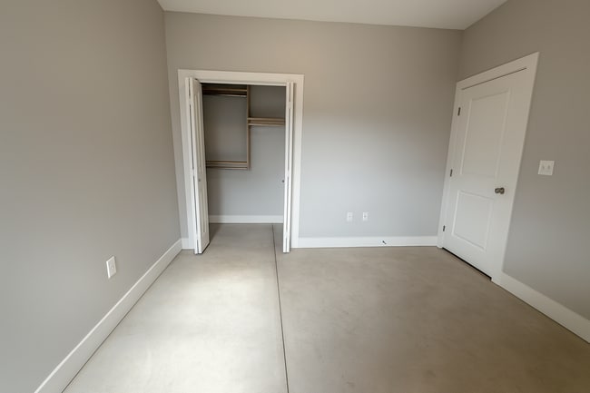2900/02 W 55th