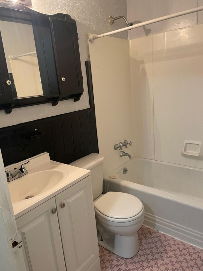 Photo - "Charming 2-Bedroom Home in Flordell Hills – Cozy Living with 996 Sq Ft of Comfort!"