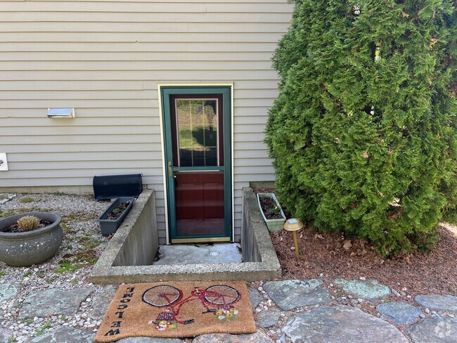 Building Photo - 15 Oak Hill Dr Rental
