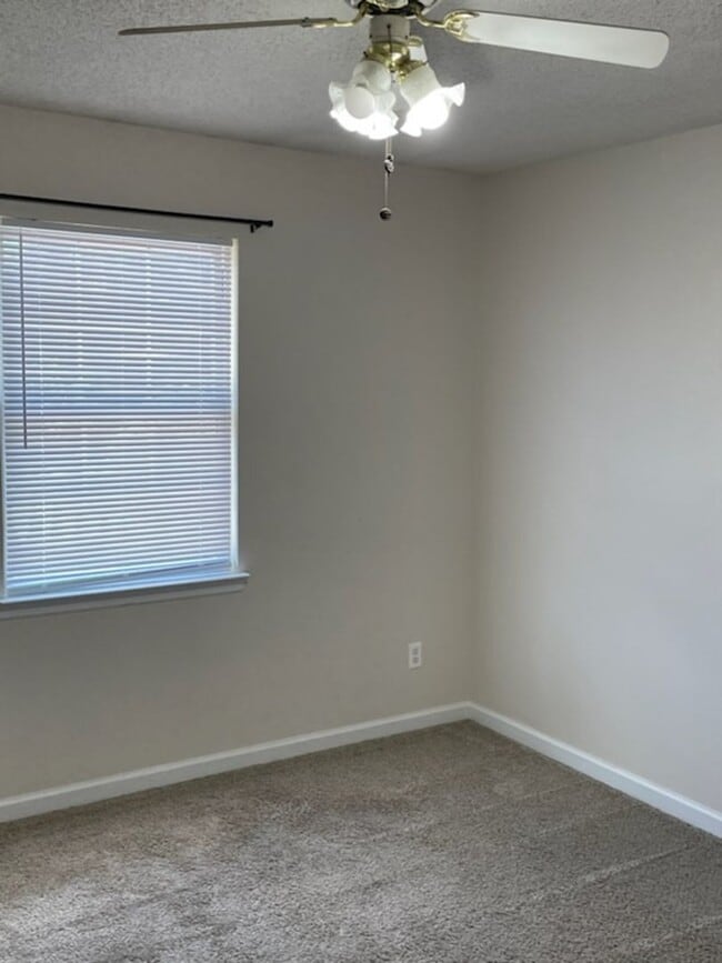 Photo - MOUSE CREEK RD 5719-5721 Unit 5719