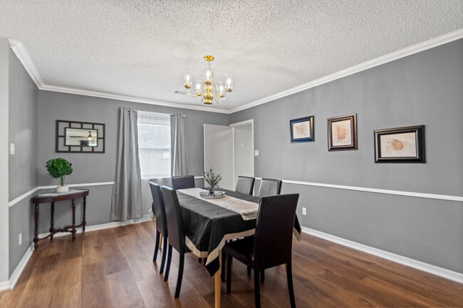 Photo - 106 Willow Grove Ct