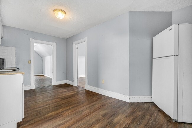 139-141-141 Homestead Ave Unit 3rd Floor