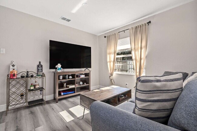Photo - "Charming 3-Bed, 2-Bath Home in Tampa – Perfect Blend of Comfort and Convenience!"