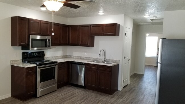 Building Photo - NEWER LUXURY ONE BEDROOM APARTMENT UNFURN... Unit 2501-O