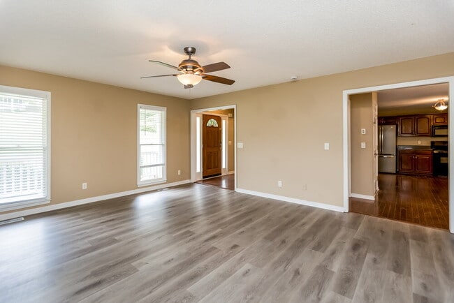 Photo - 815 Tynsdale Dr