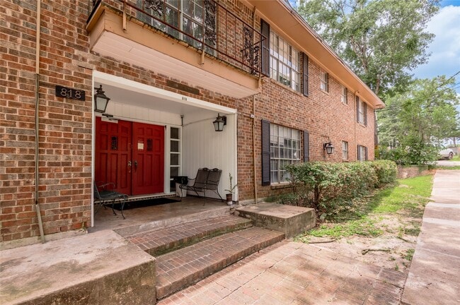 Building Photo - 818 University Ave Unit 7 Rental