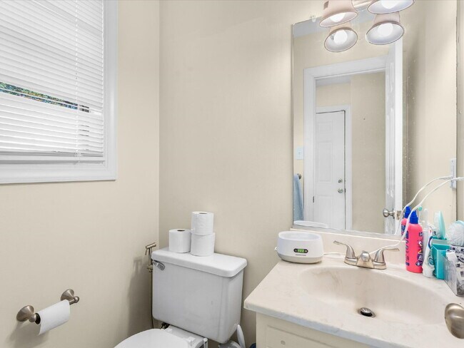 Photo - 1701 Early Settlers Rd