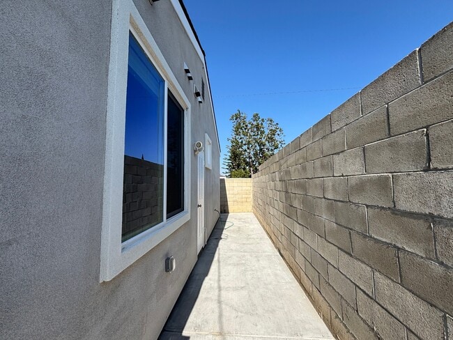 Photo - 1056 N Lincoln St