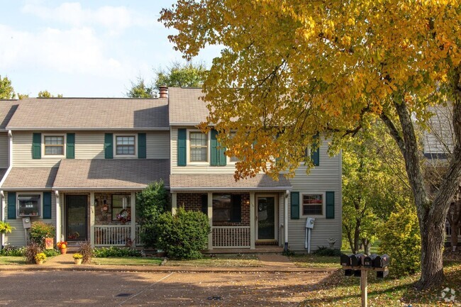 Building Photo - Spacious Living In the Heart of Hendersonv... Rental