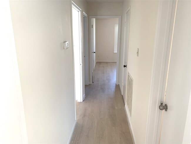 Building Photo - 13611 Elm Ct