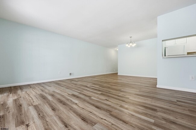 Photo - 89 Sussex Pl