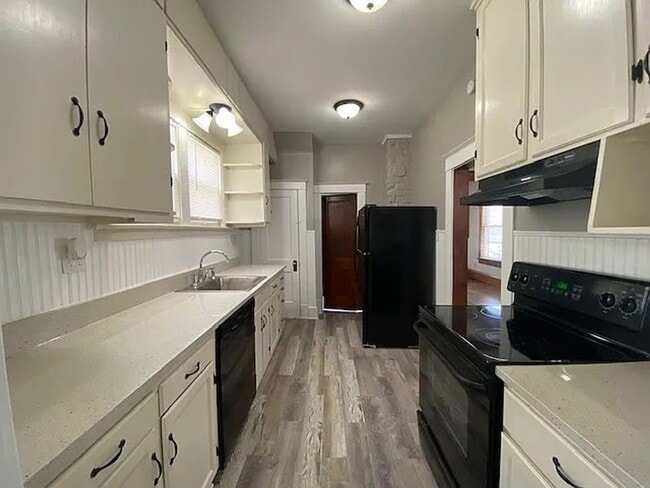 Photo - Big 2BR with appliances, nicely updated! Great for students or professor.