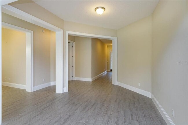 Photo - 6354 Swanson St