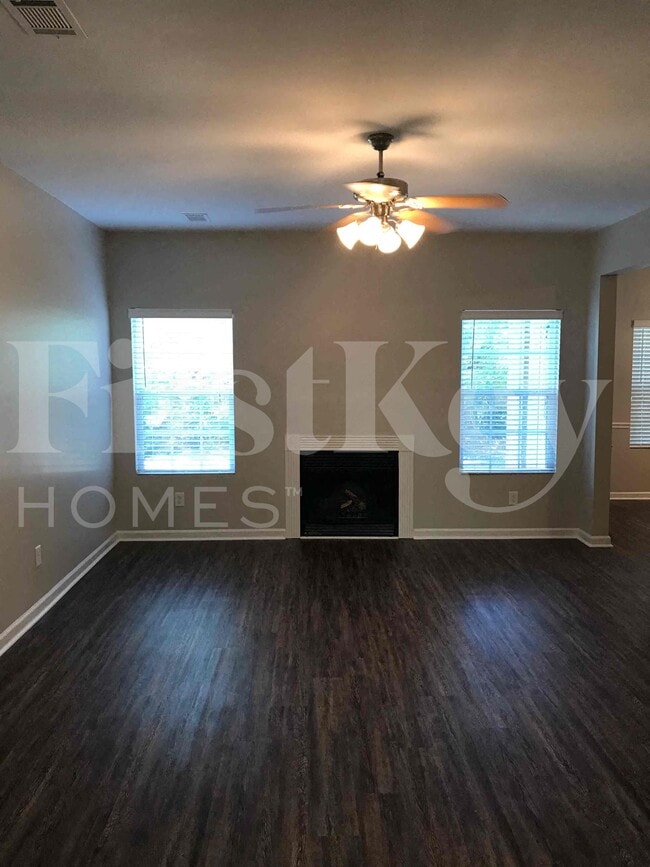 Photo - 5048 Pioneer Pkwy