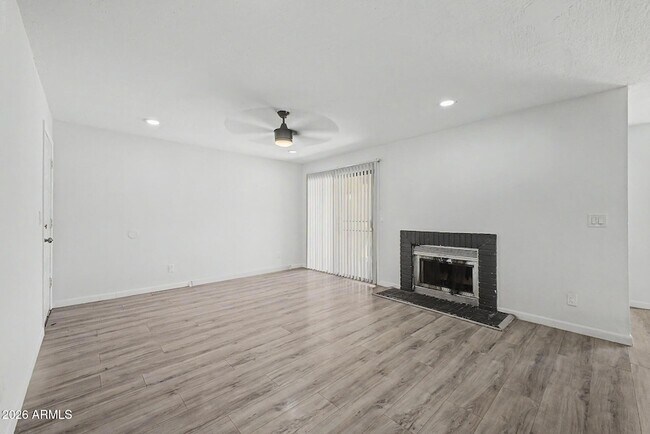 5236 W Peoria Ave Unit 127