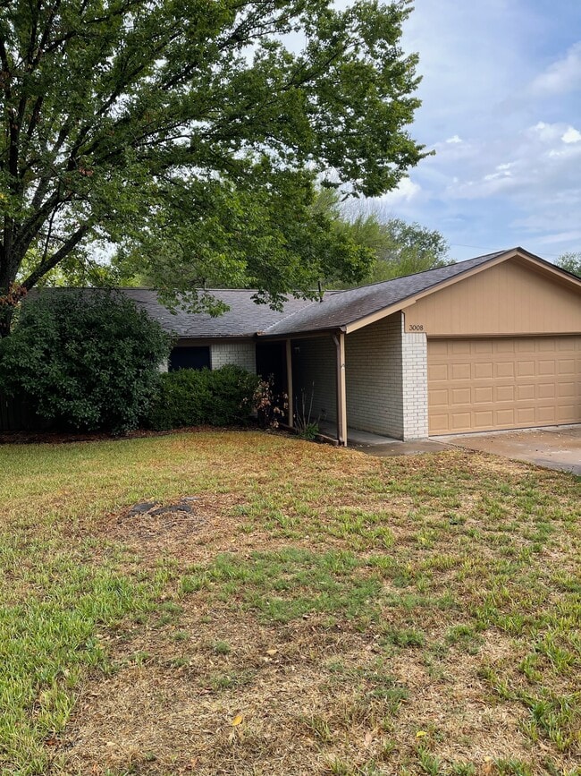 Front of house - 3008 Longleaf Dr