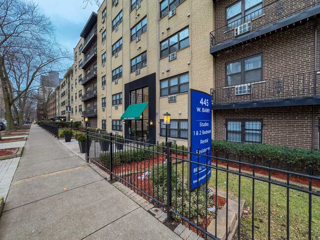 Building Photo - 448 W Barry Rental