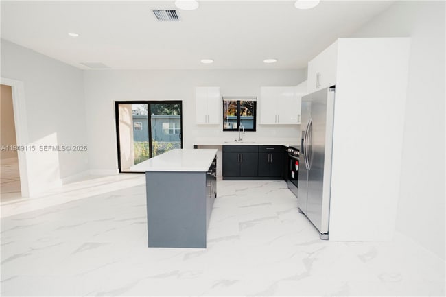 Photo - 820 Dr B J McCormick Ave