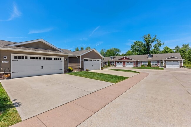 Building Photo - Redwood Grove City