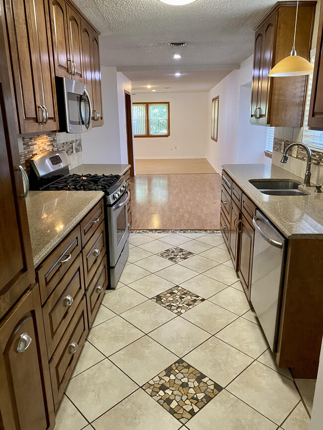 Photo - 1809 Portland Dr