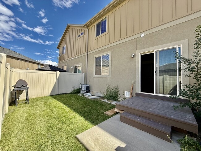 6928 Village River Ln