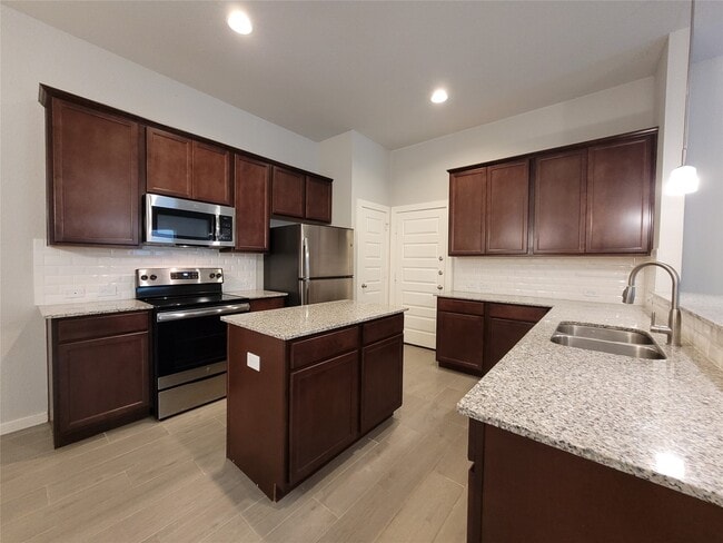 Photo - 210 Oakcrest Rd