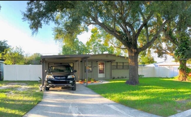 Building Photo - 8003 Somerset Ln