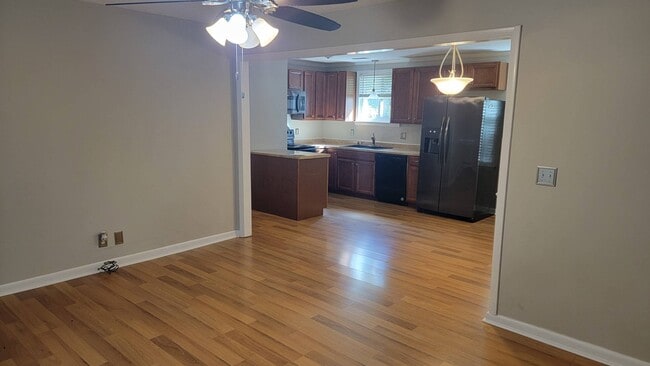 Photo - 505 Meadowbrook Ct