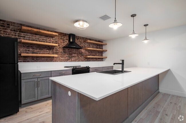 1 bed, 1 bath, 712 – 937 sq ft