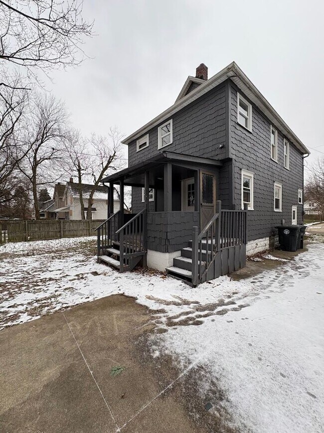 Photo - Four bedroom two bathroom home for rent