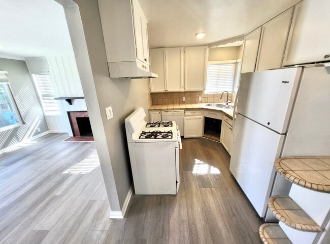Photo - 1135 E 67th St Unit 2