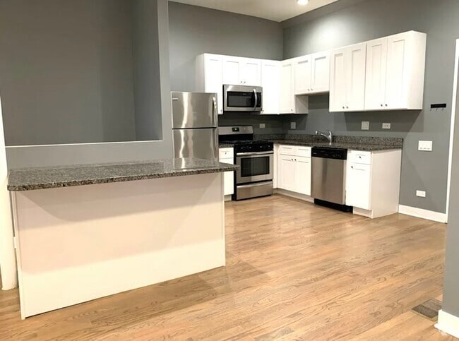 Building Photo - 2020 N Bissell St Rental