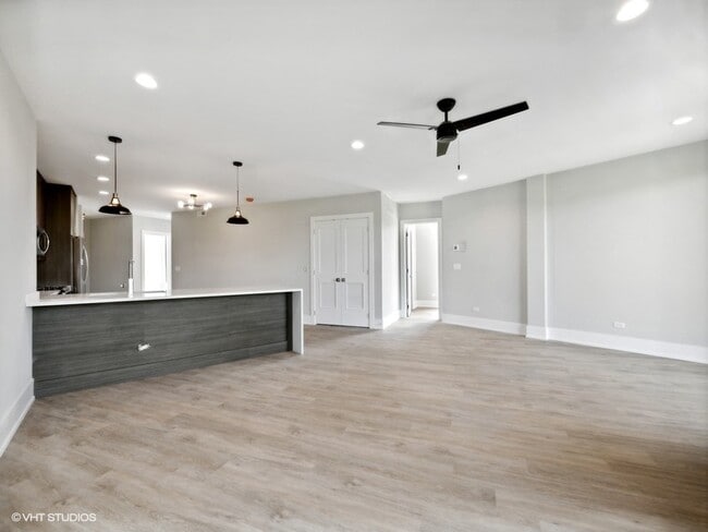 Photo - 3839 N Clark St