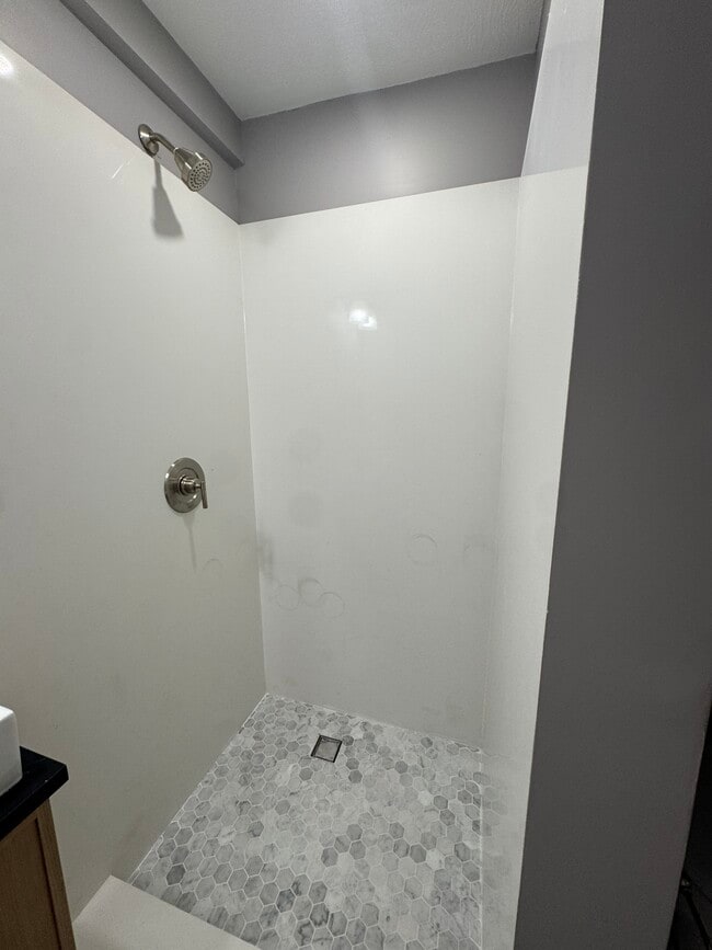 Photo - 352 Ermine Way