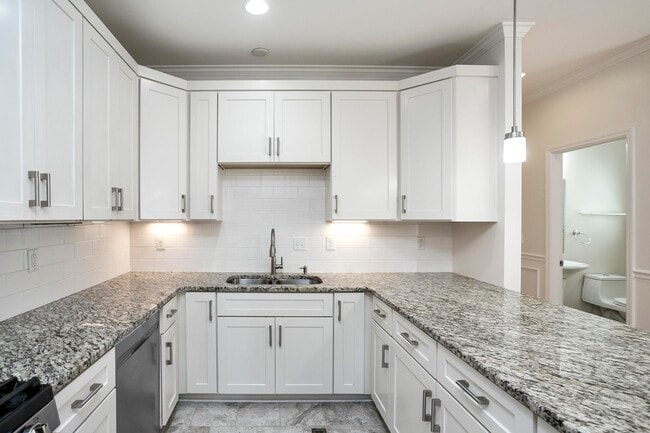Photo - 412A 37th Ave N