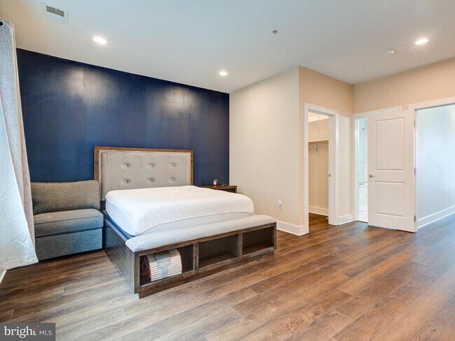 Photo - 1118 Dunton St