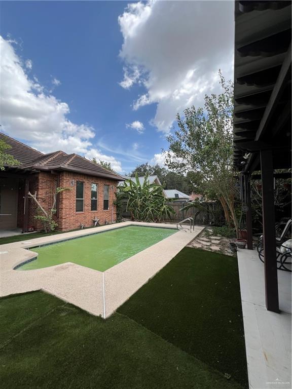30 S Woodland Dr