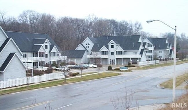 Building Photo - 1206 S College Mall Rd