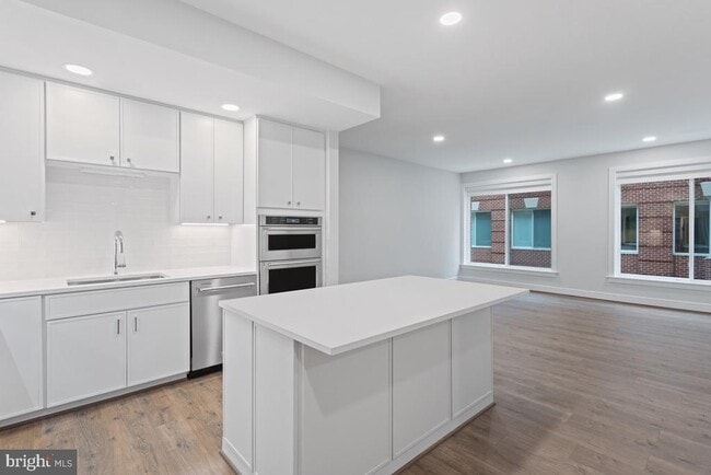 Building Photo - 635 Slaters Ln Unit 109 Rental