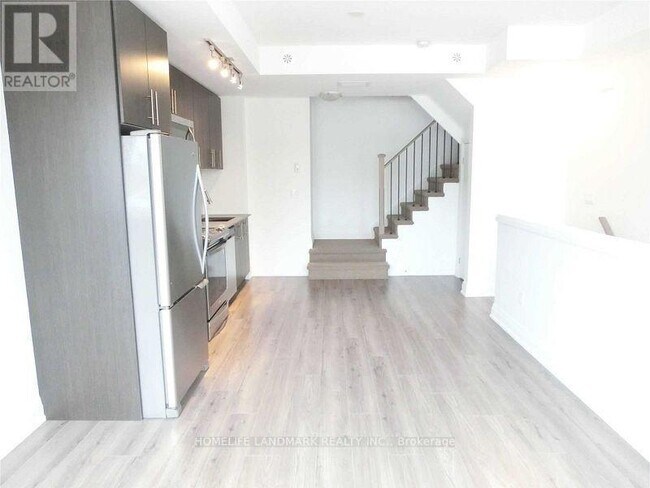 Photo - 780 Sheppard Ave E