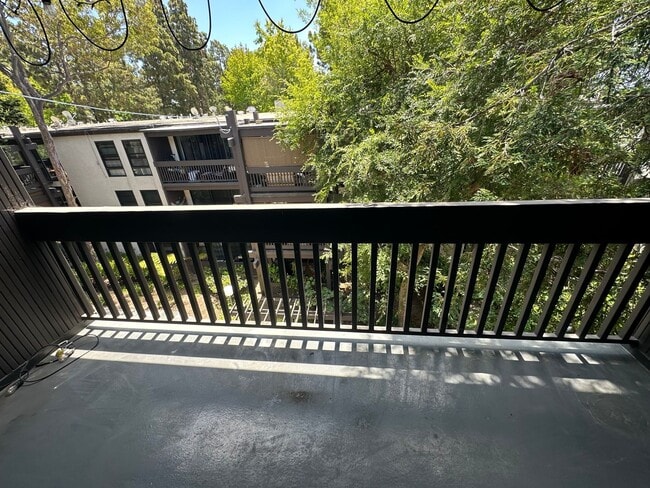 Building Photo - Top-Floor Corner Unit D3051
