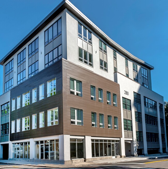 Photo - Metro on Crown