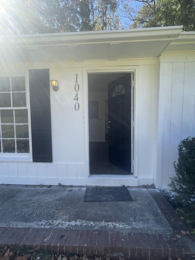 Building Photo - 1040 Shalimar Dr