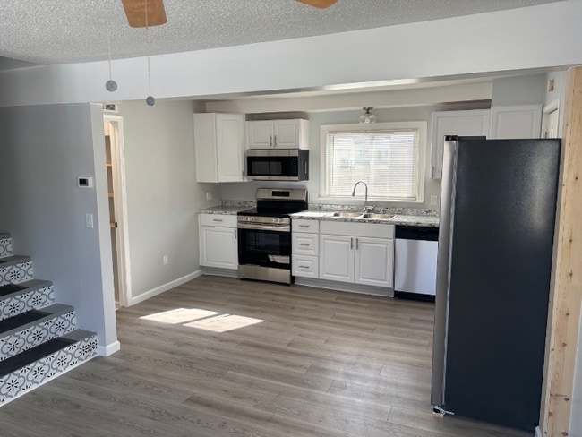 Photo - 1374 Webber Ave